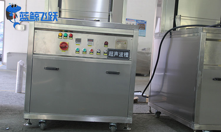 超声波清洗器：橡胶制品清洗的创新解决方案