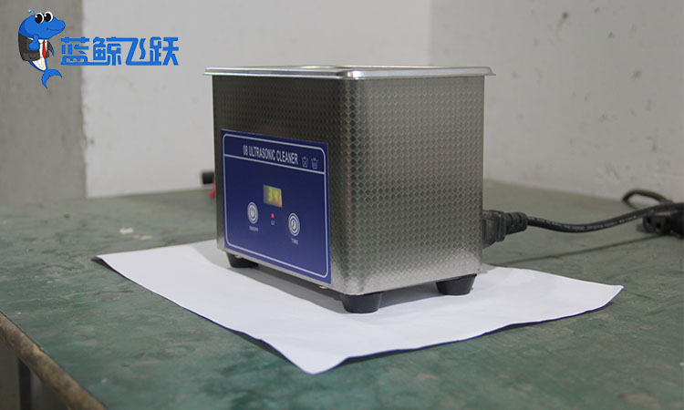 眼镜糖心TV官方网页水的更换频率及注意事项