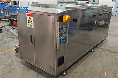 如何选择和使用糖心TV官方网页清洗油污？全面解析适用清洗液及操作技巧